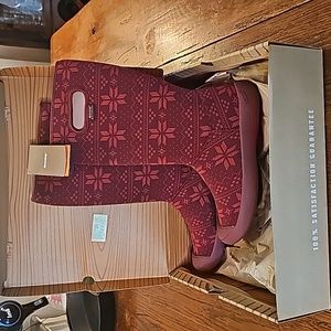 Womens Bogs summit sweater boots size 9